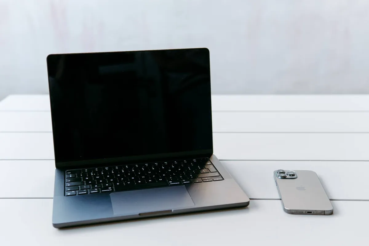 Laptop en smartphone — responsive webdesign